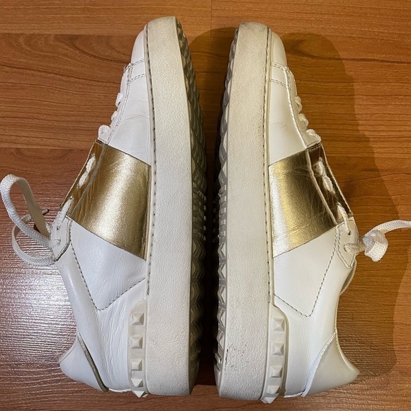 VALENTINO rockstud sneakers in white and gold - Picture 10 of 12
